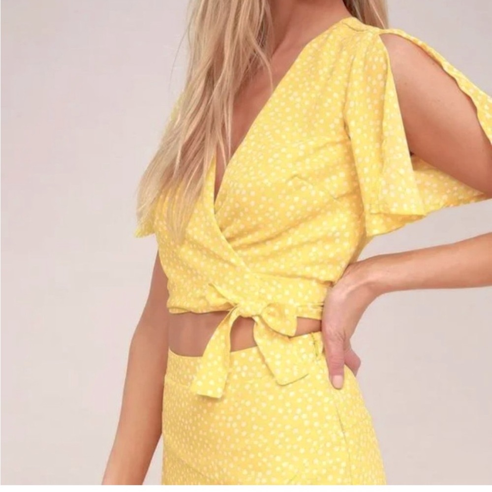 Lulus Yellow White Polka Dot Slit Sleeve Girl Like You Crop Top medium